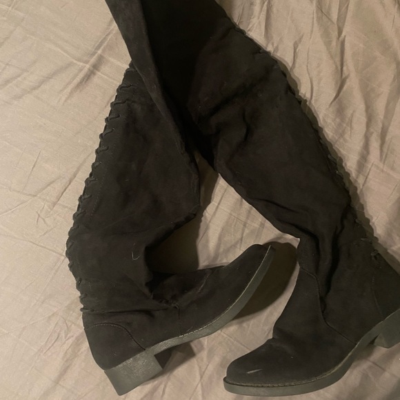 Meagan knee-high flat boots - Picture 2 of 3